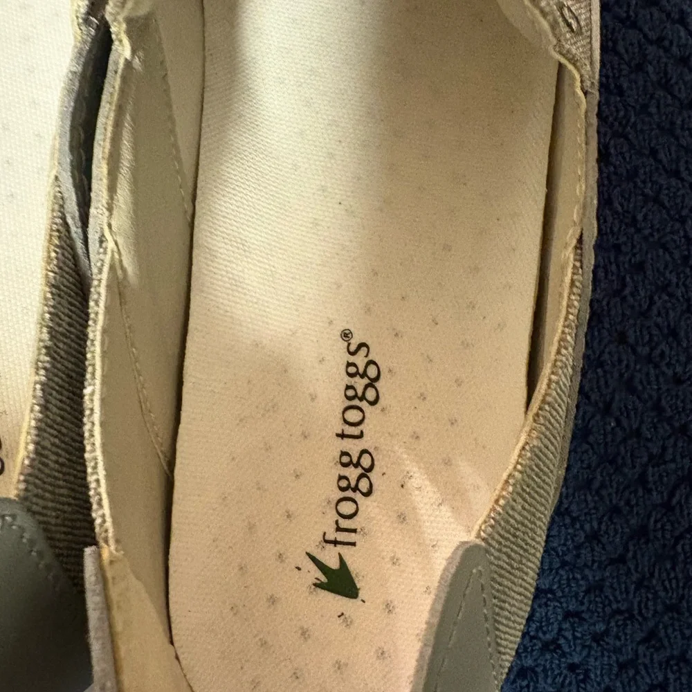 Frogg Toggs new without